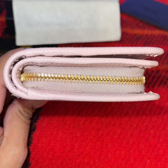 Prada wallet preloved beautiful soft pink pristine condition - Picture 6 of 8